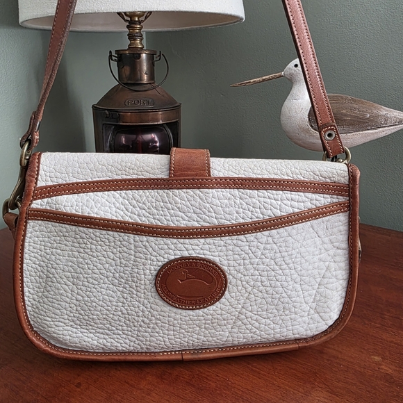 Dooney & Bourke Equestrian Crossbody White Tan Pebbled Leather Bag Vintage 80s - Picture 3 of 16